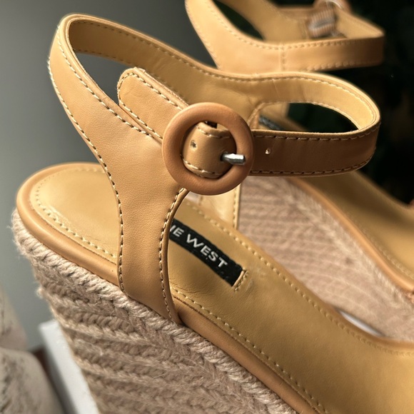 Nine West Hosana 3 Tan Wedge Sandal Size 9 - Picture 6 of 10